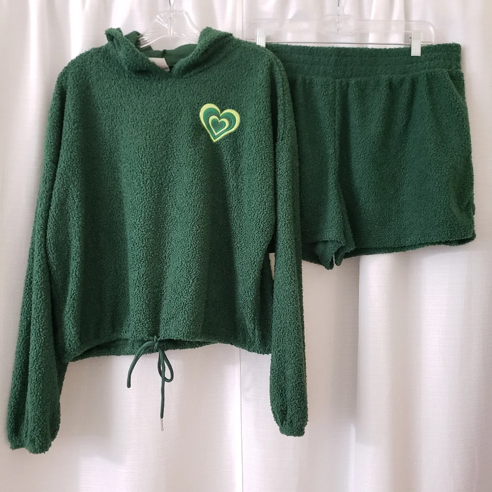 XXL NWT 2pc No Boundaries Dark Green Teddy Longsleeve Sweatshirt & Shorts Set - Picture 1 of 8